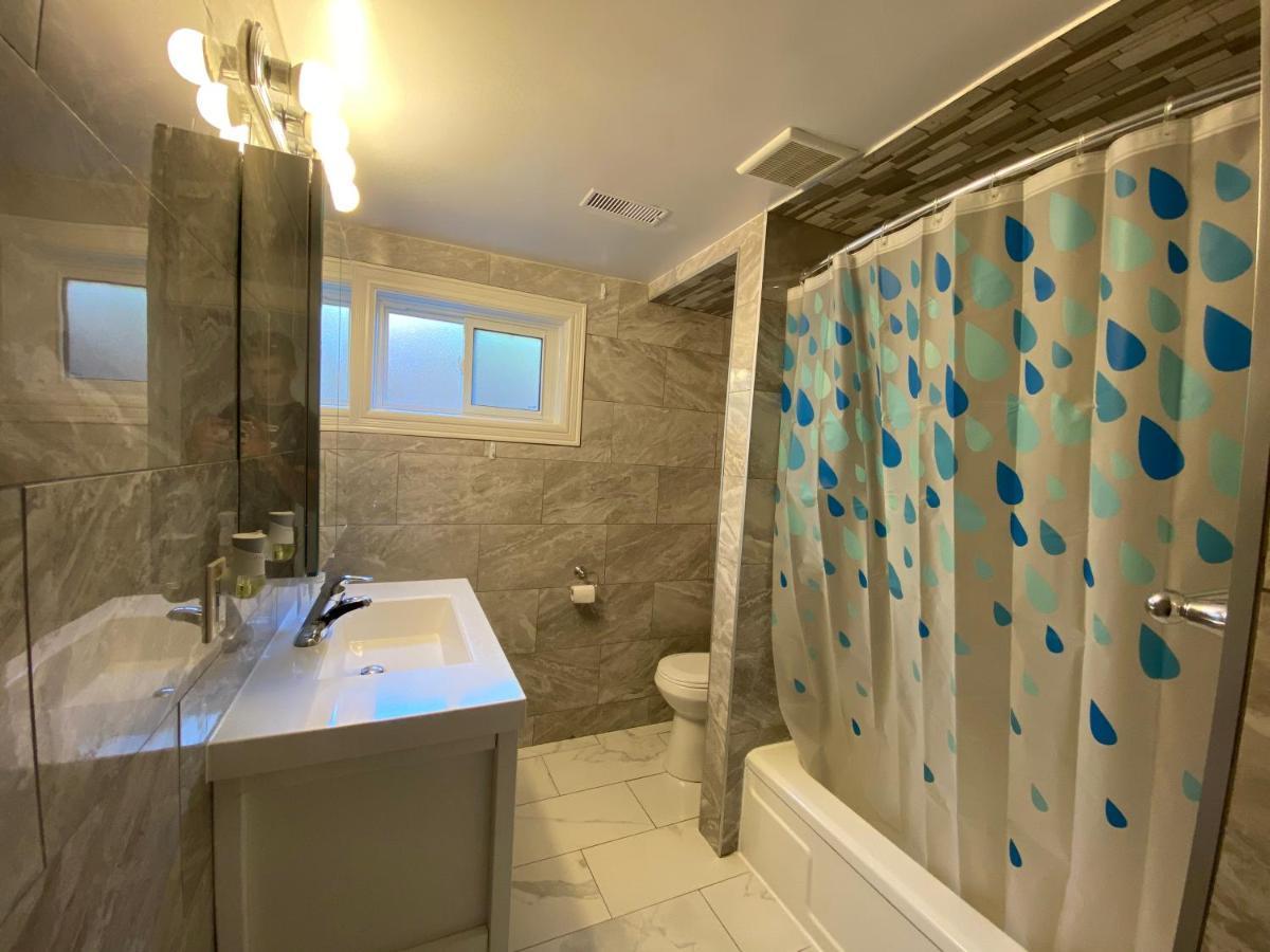 Yonge And Finch Subway !S Spacious And Modern Private Bd With Shared Bathroom Toronto Esterno foto